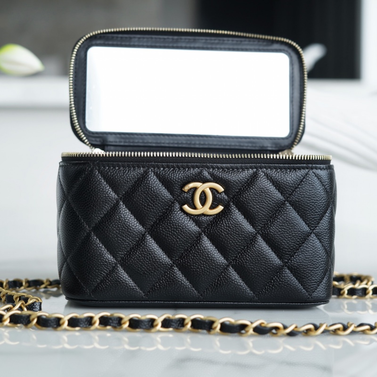 CHANEL PICK ME UP VANITY CACE