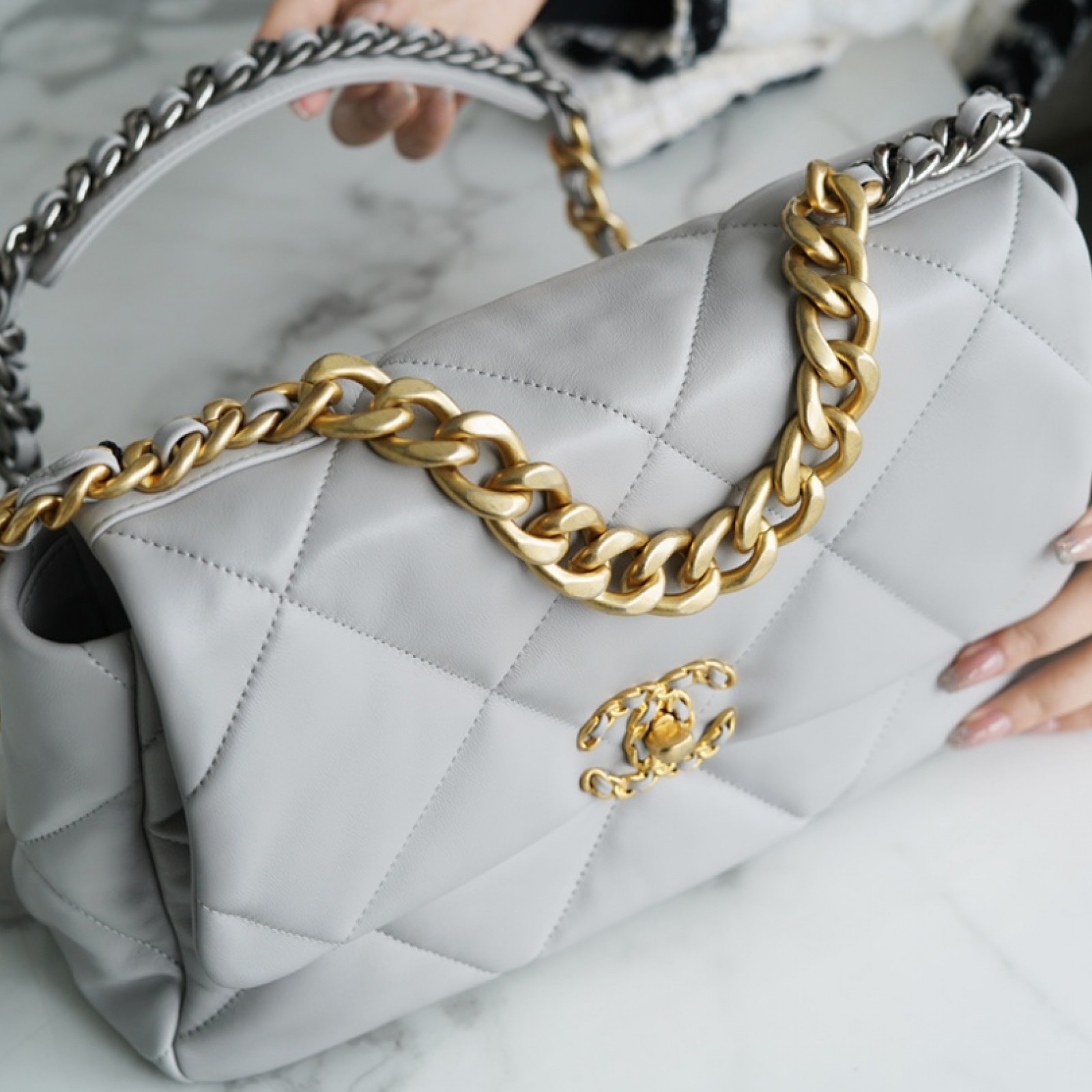 CHANEL MEDIUM 19 FLAP BAG