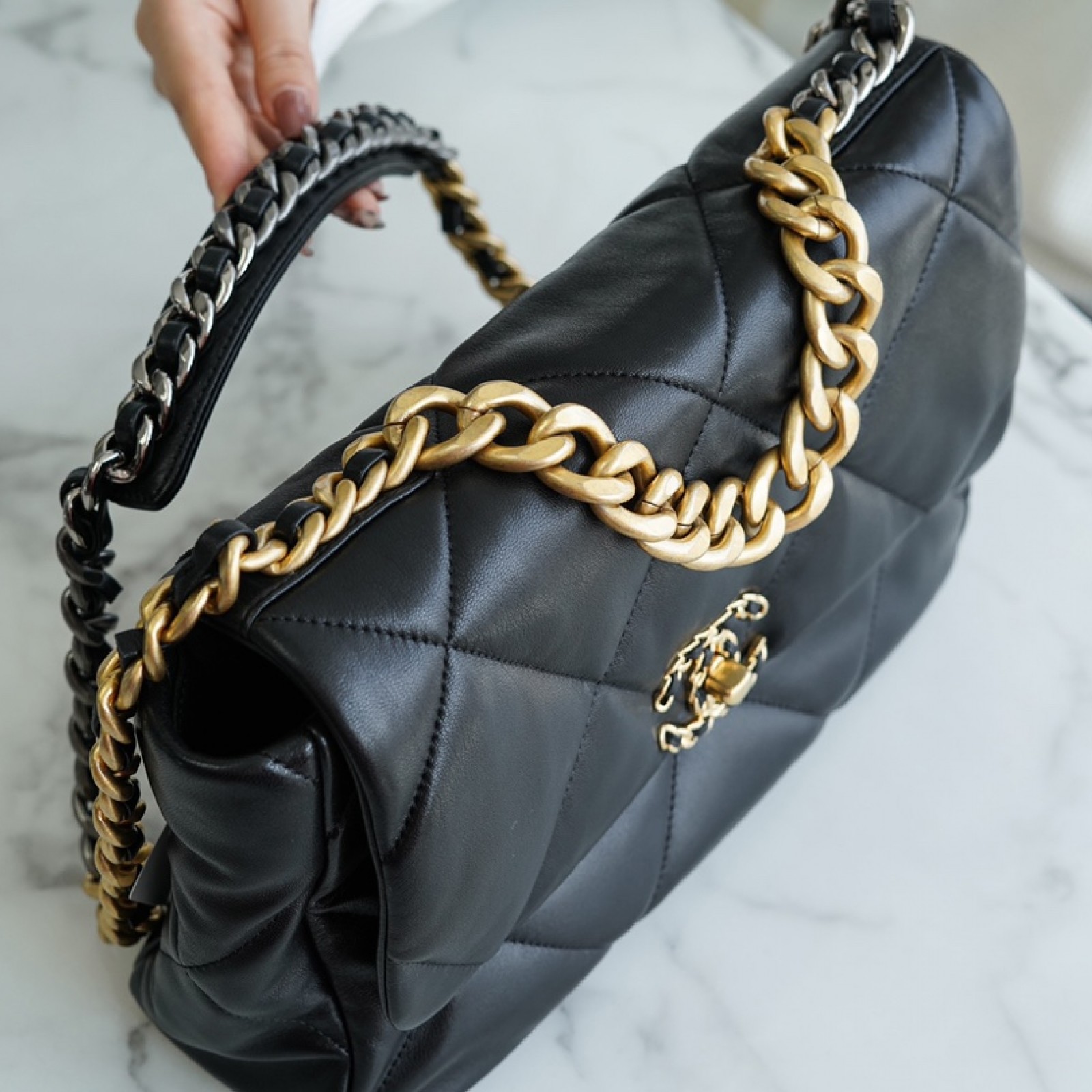 CHANEL MEDIUM 19 FLAP BAG