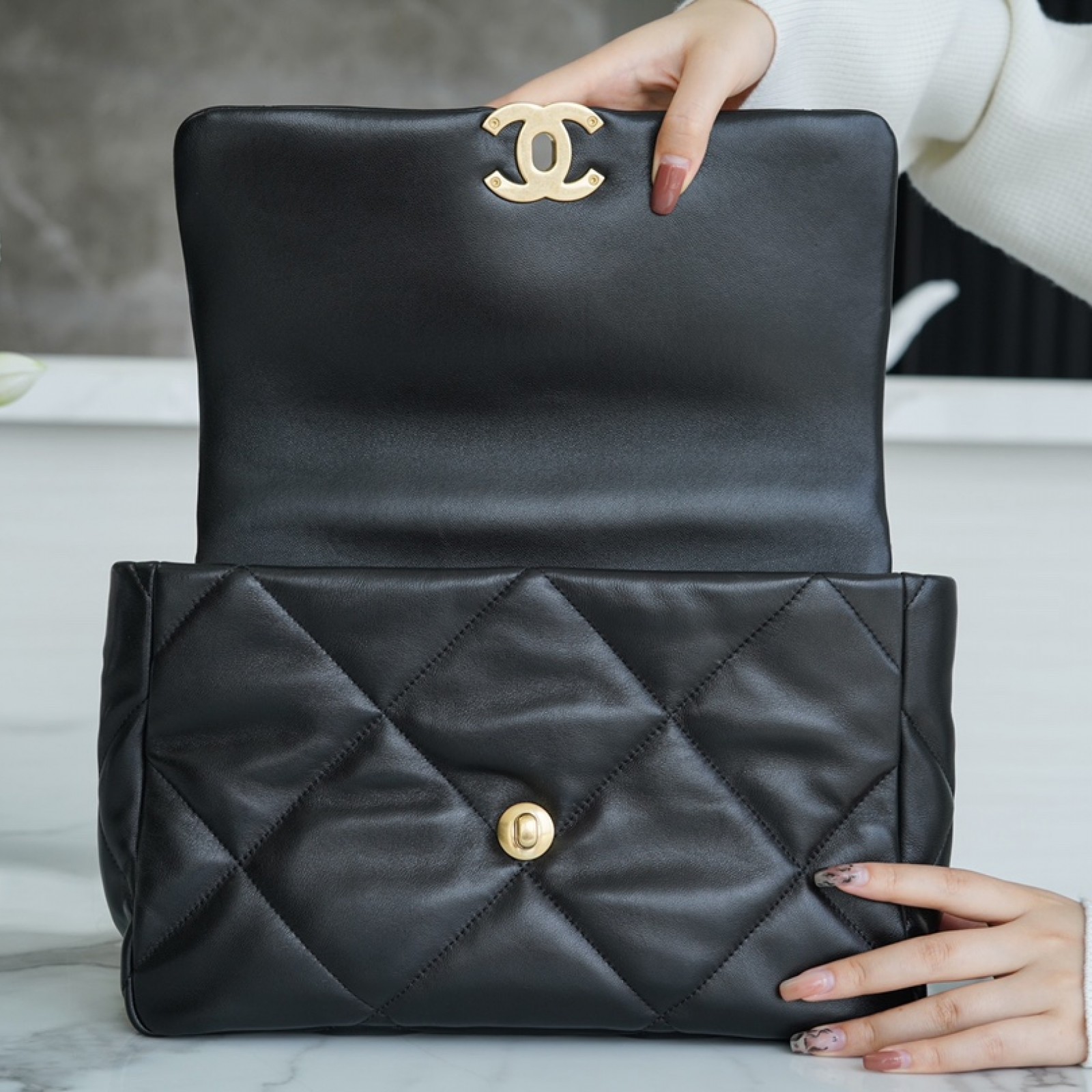 CHANEL MEDIUM 19 FLAP BAG