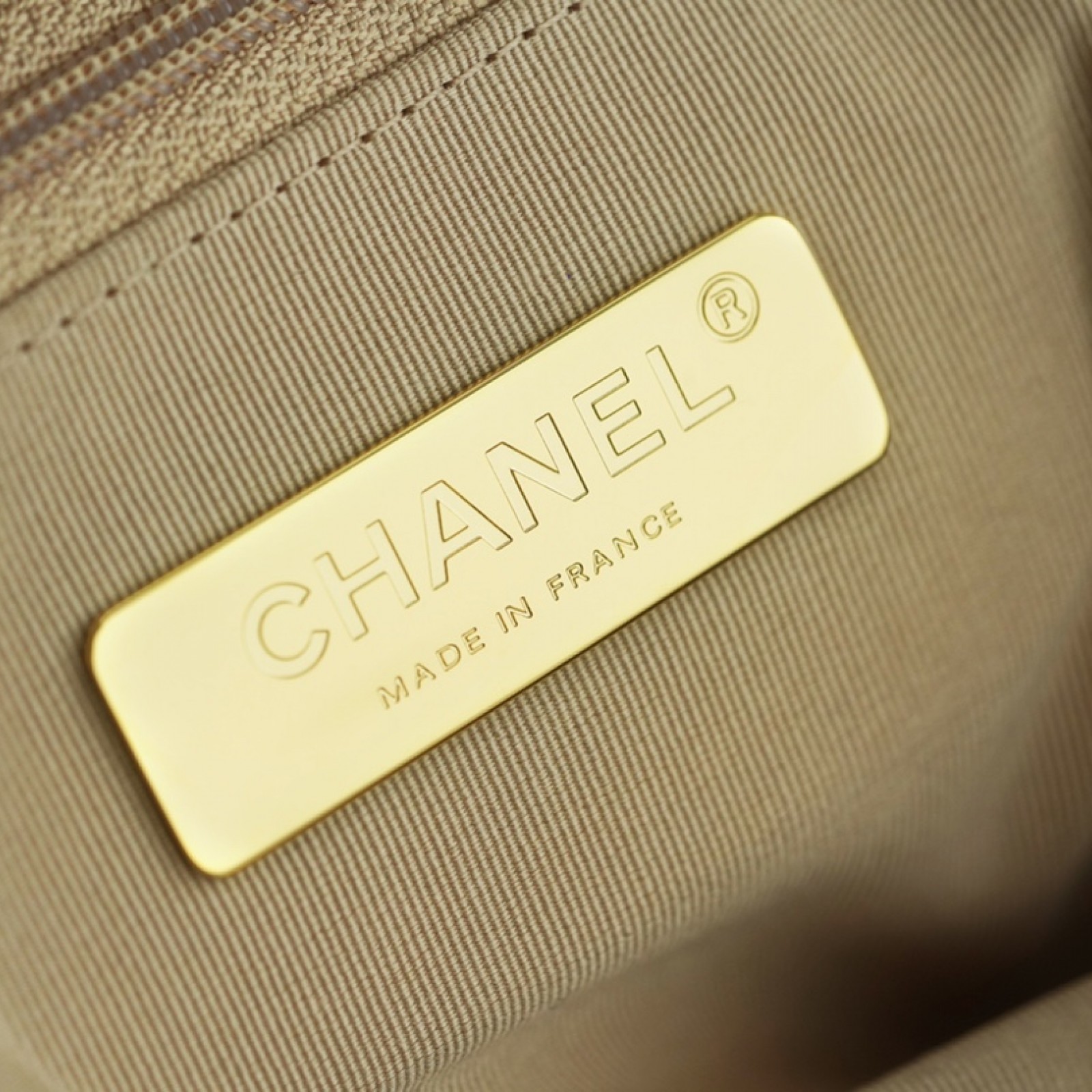 CHANEL MEDIUM 19 FLAP BAG