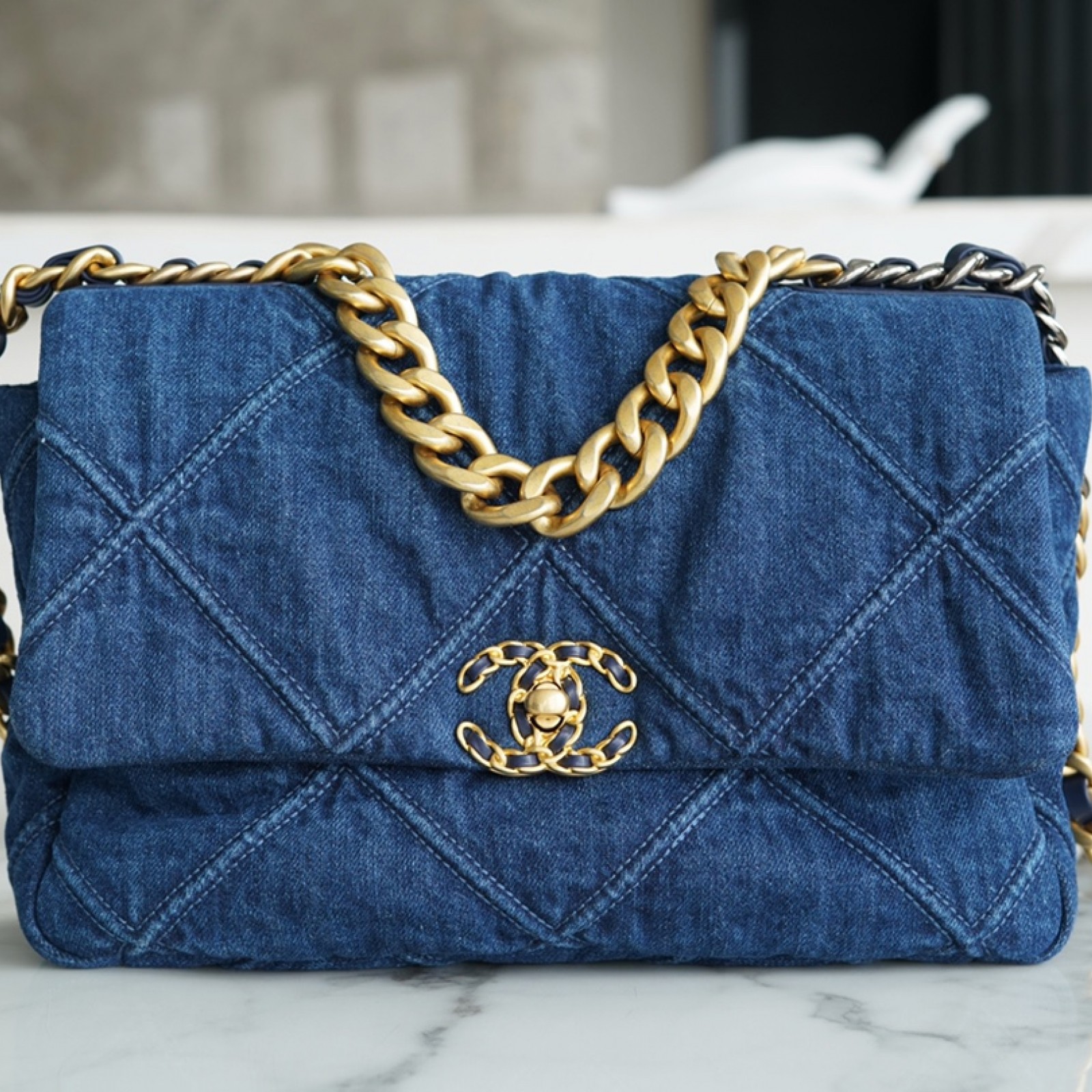 CHANEL MEDIUM 19 FLAP BAG