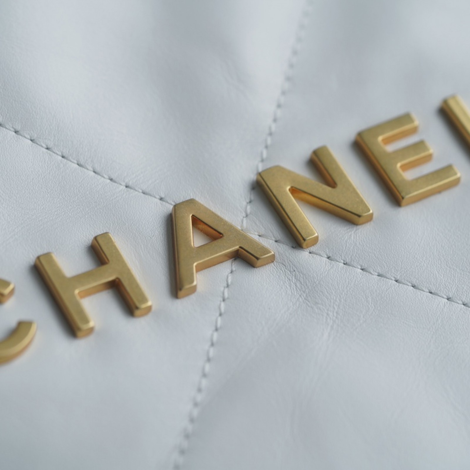 CHANEL 22 MEDIUM BAG