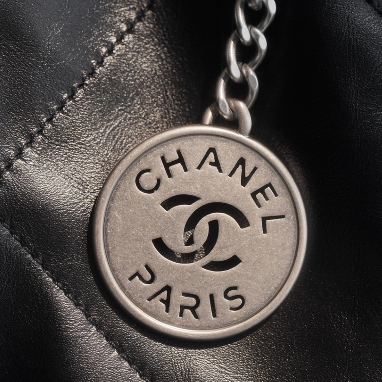 CHANEL 22 MEDIUM BAG 