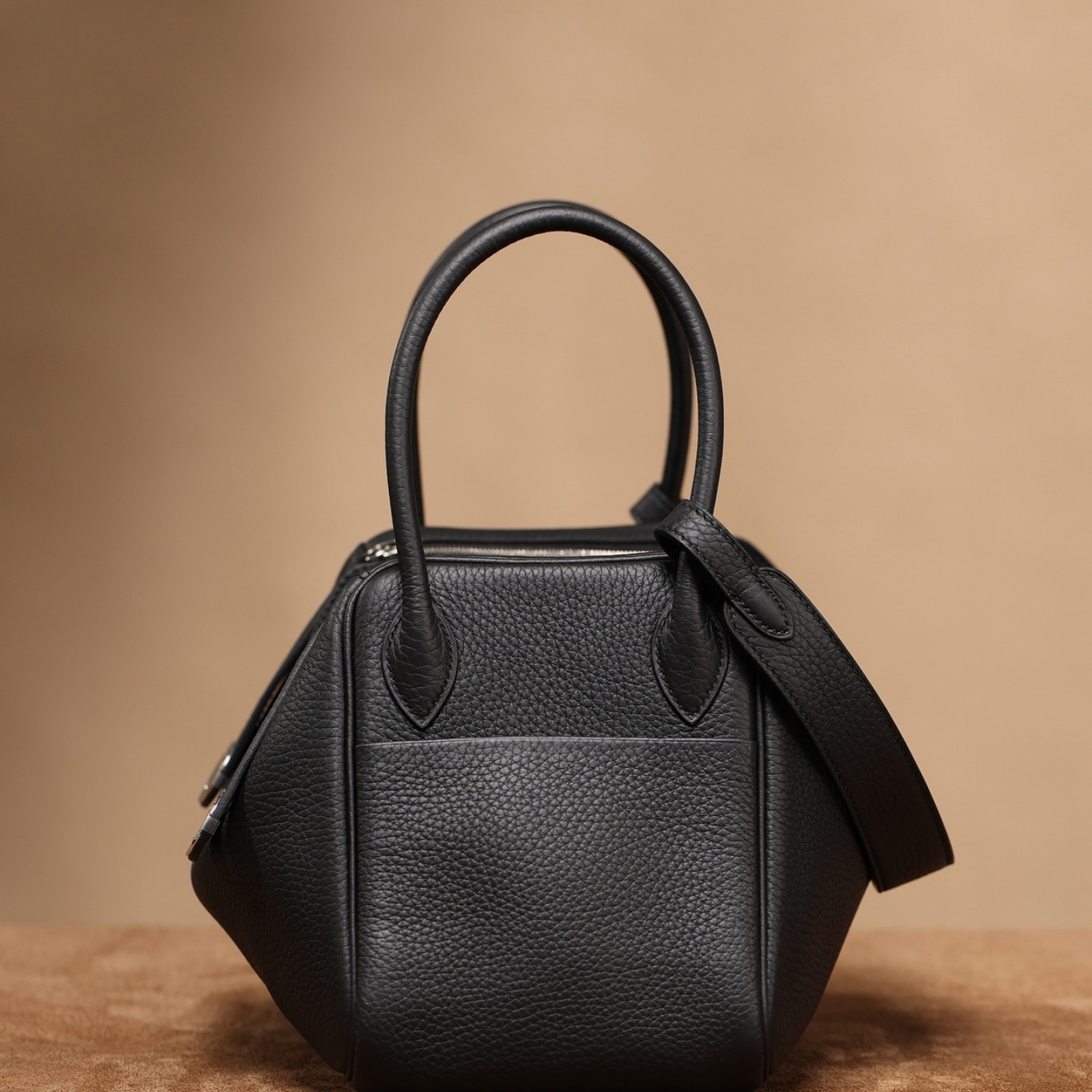 Hermès Lindy 26 Black TC