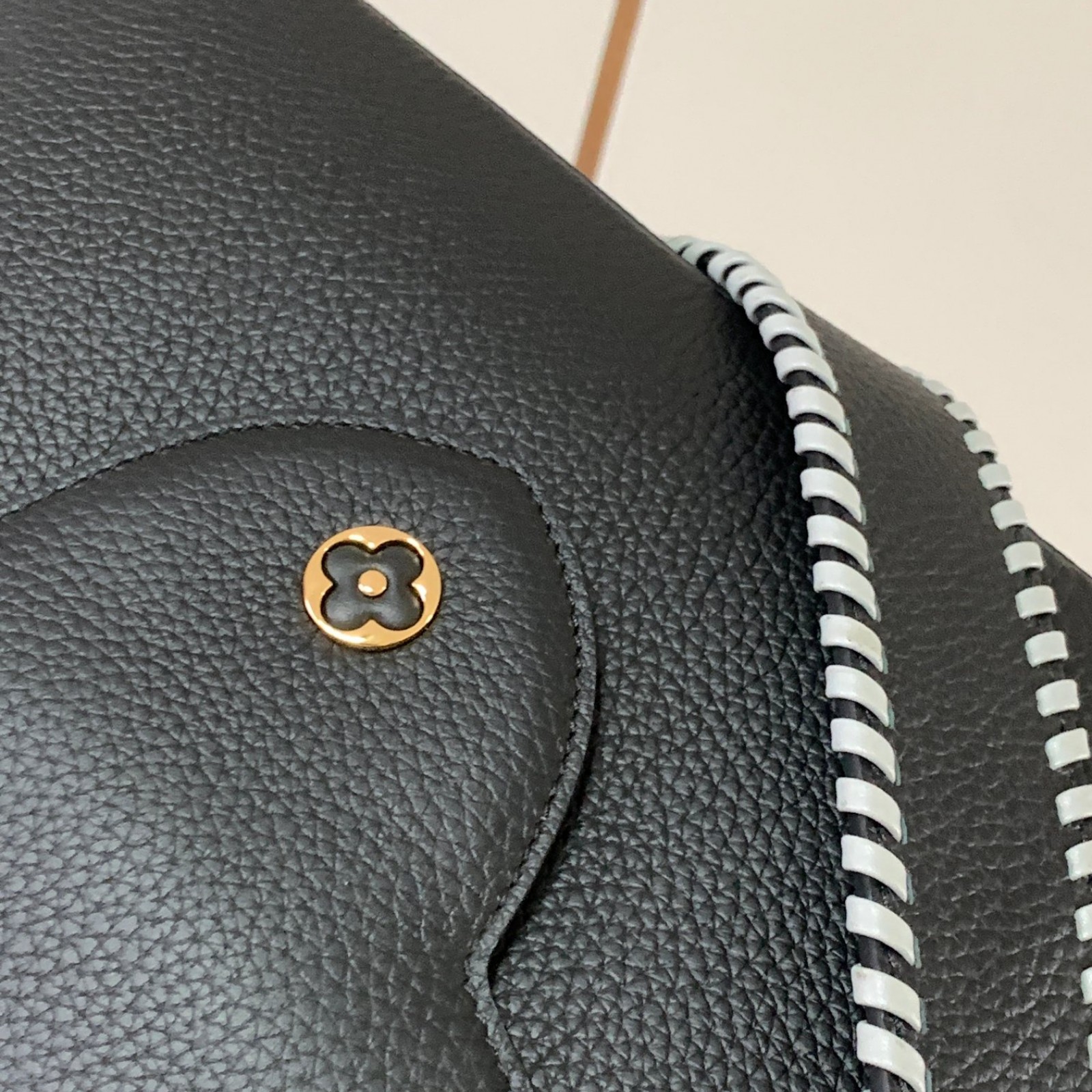 LV Capucines MM