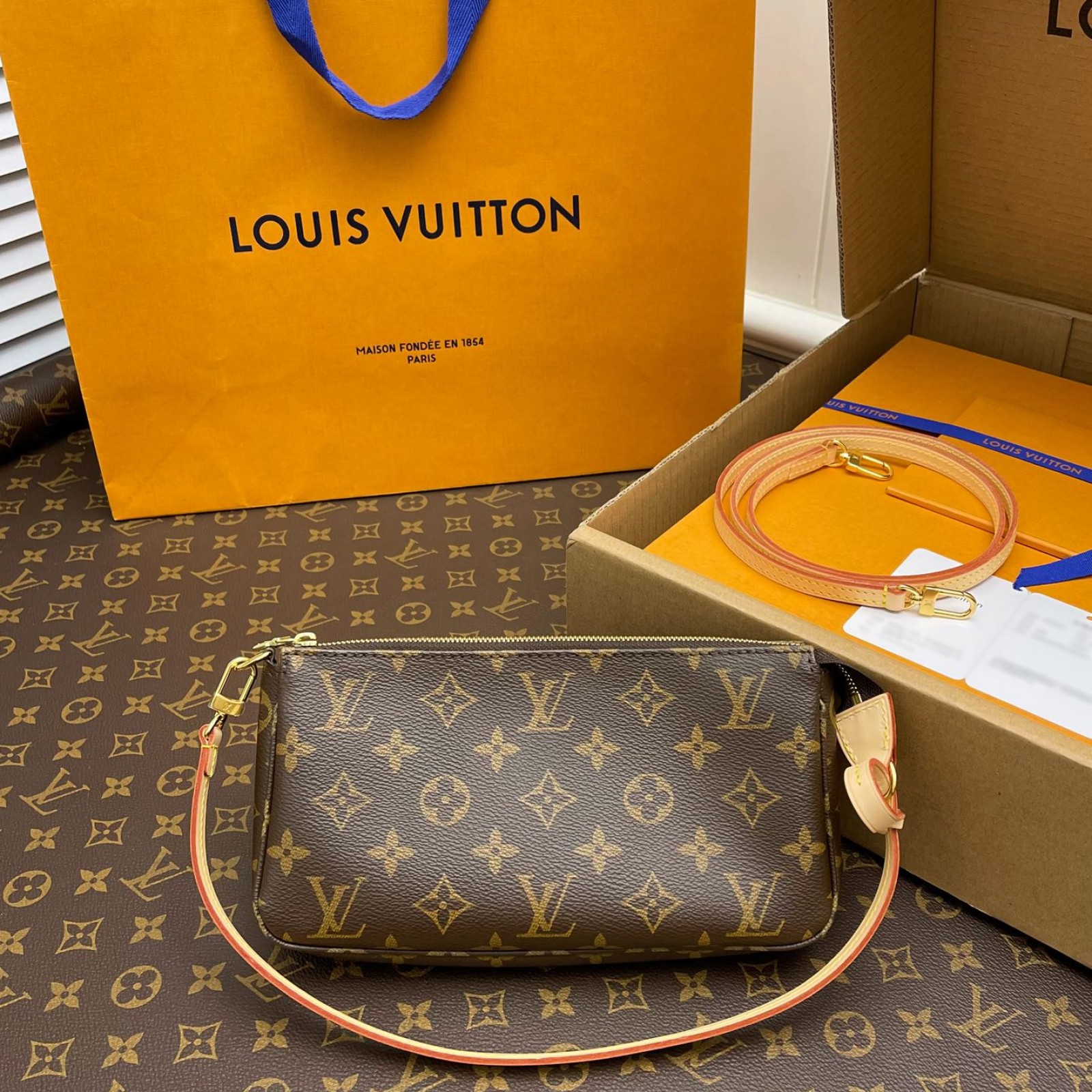 LV Pochette Accessoires