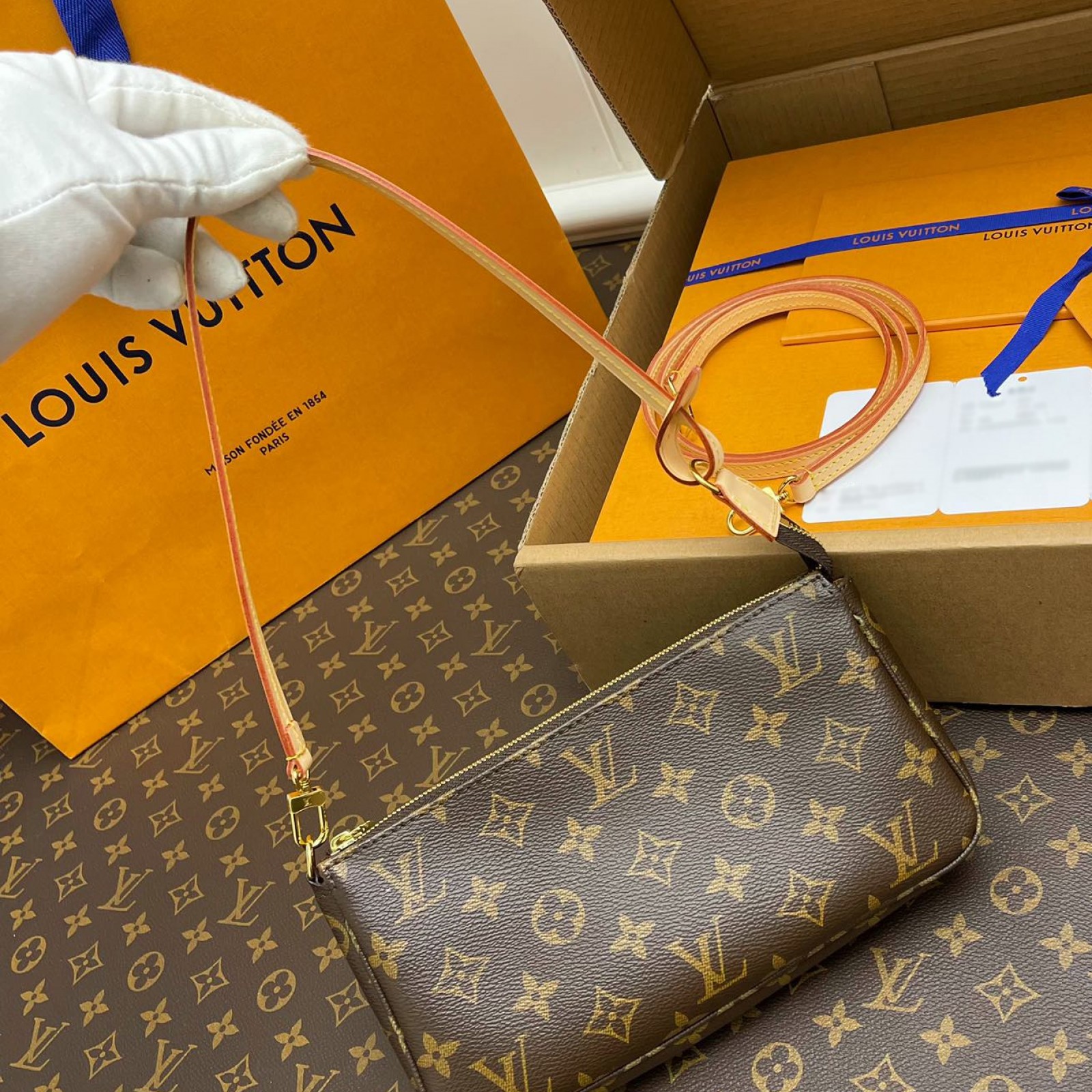 LV Pochette Accessoires