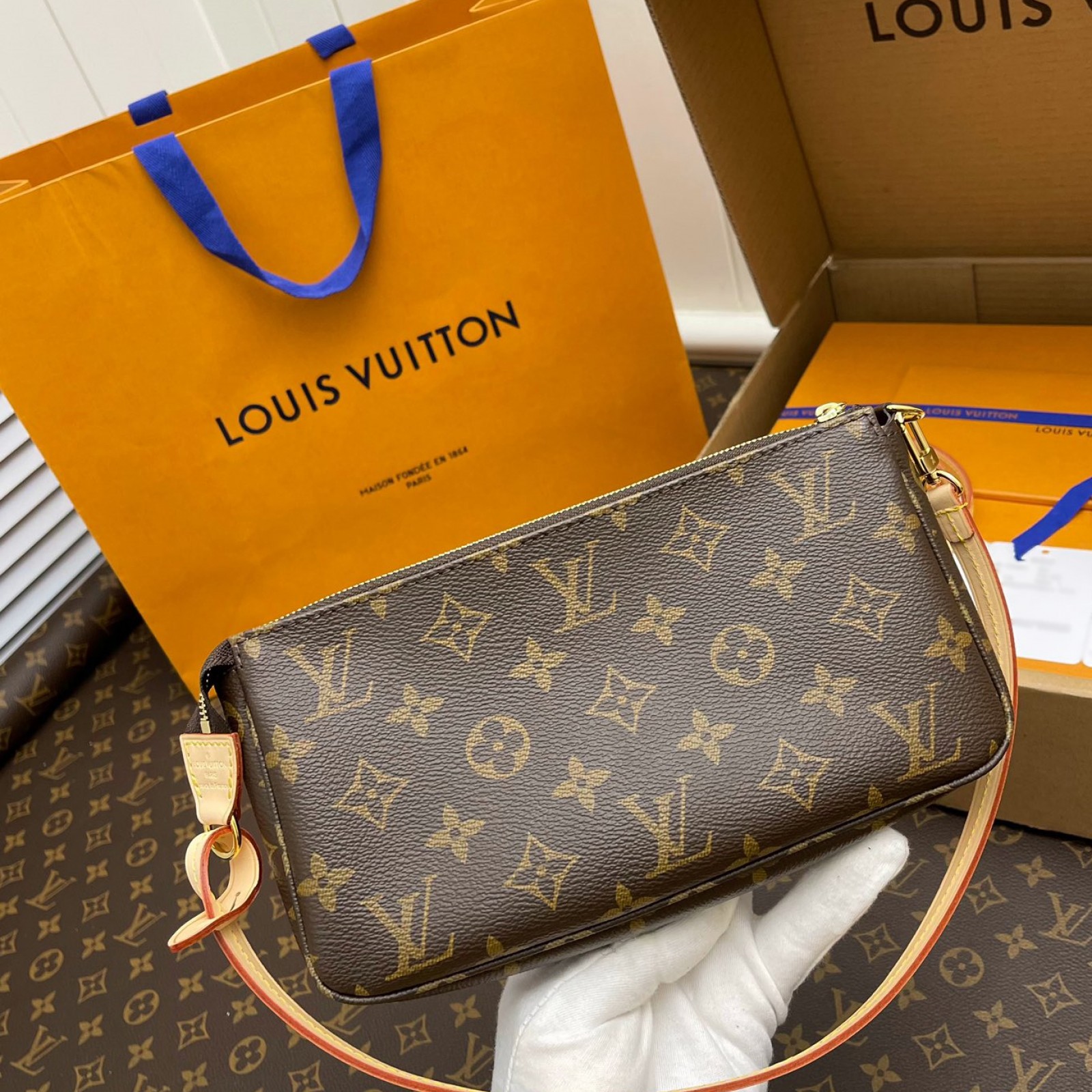 LV Pochette Accessoires