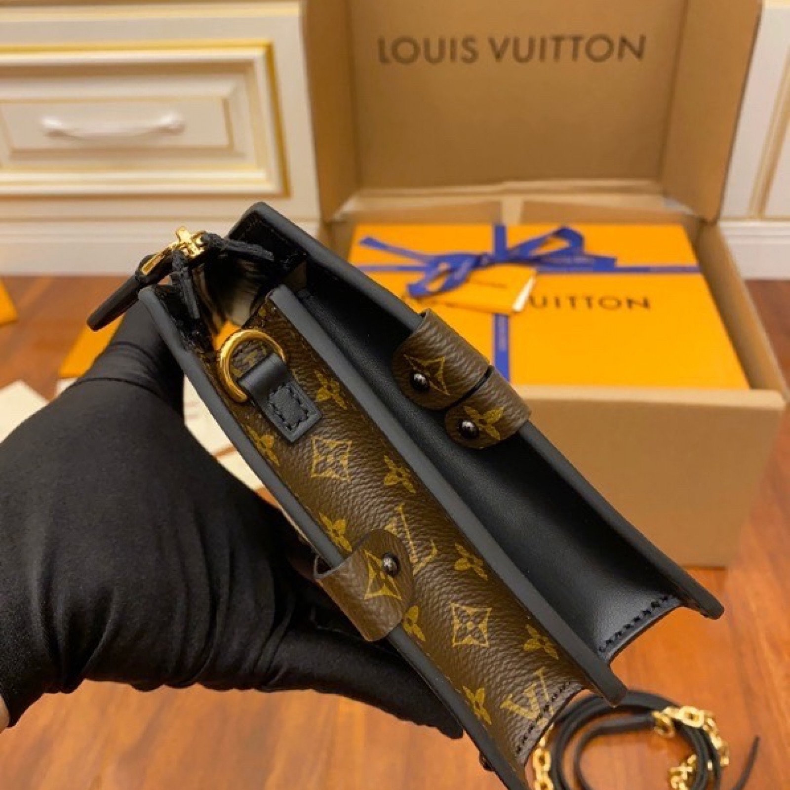 LV Trunk Clutch