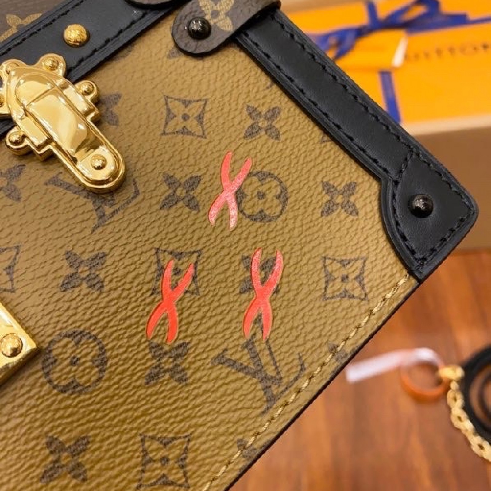 LV Trunk Clutch