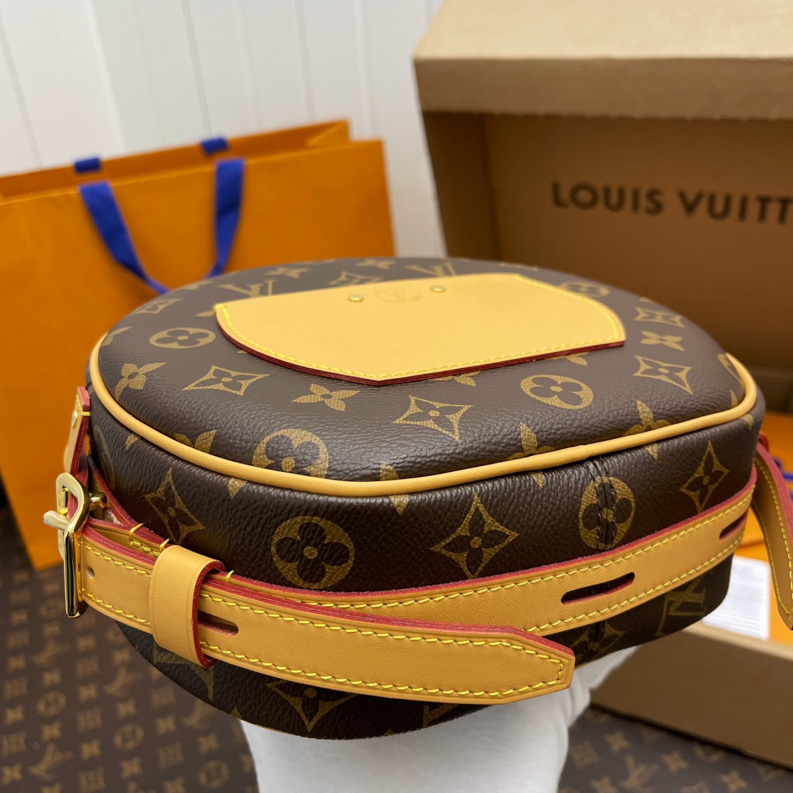 LV Boite Chapeau Souple MM