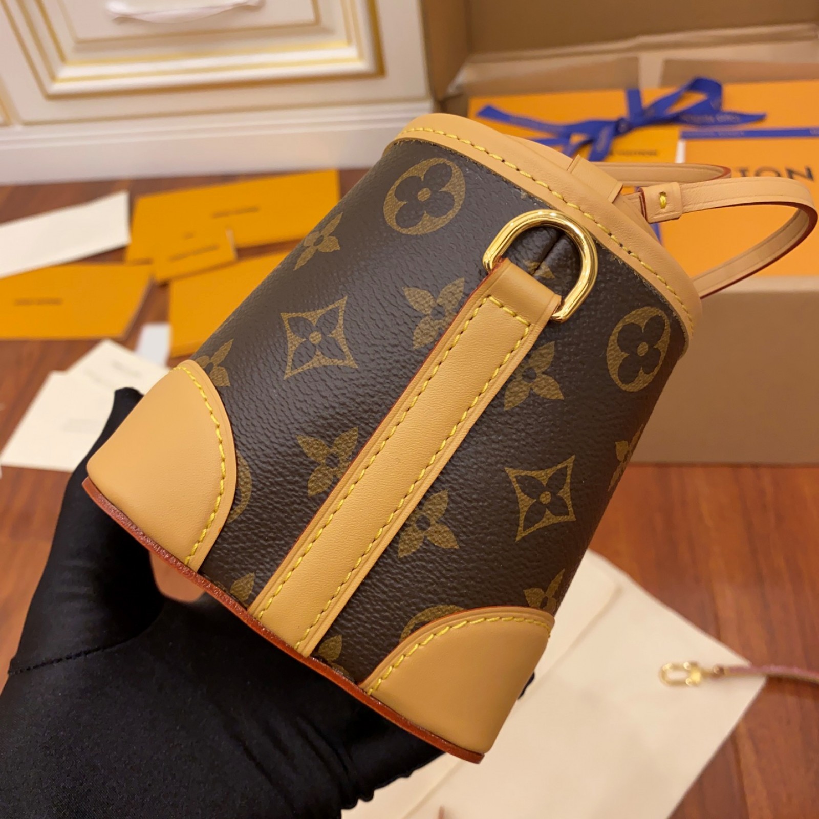 LV Noé Purse