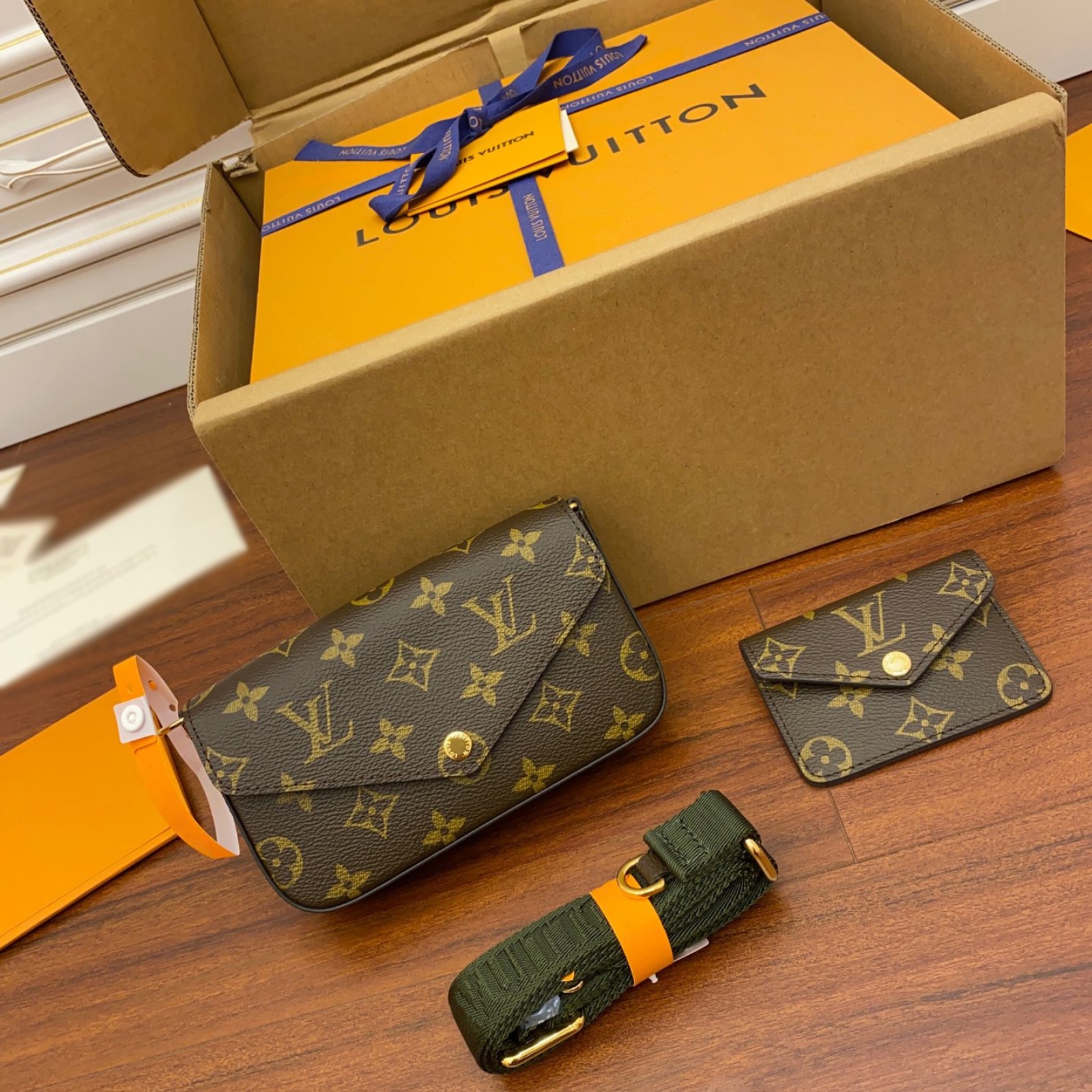 LV Félicie Strap & Go