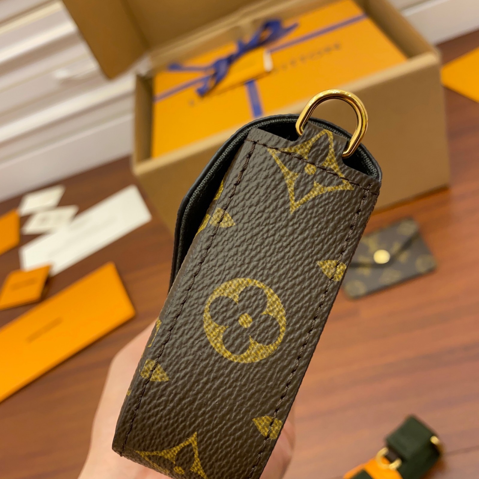 LV Félicie Strap & Go