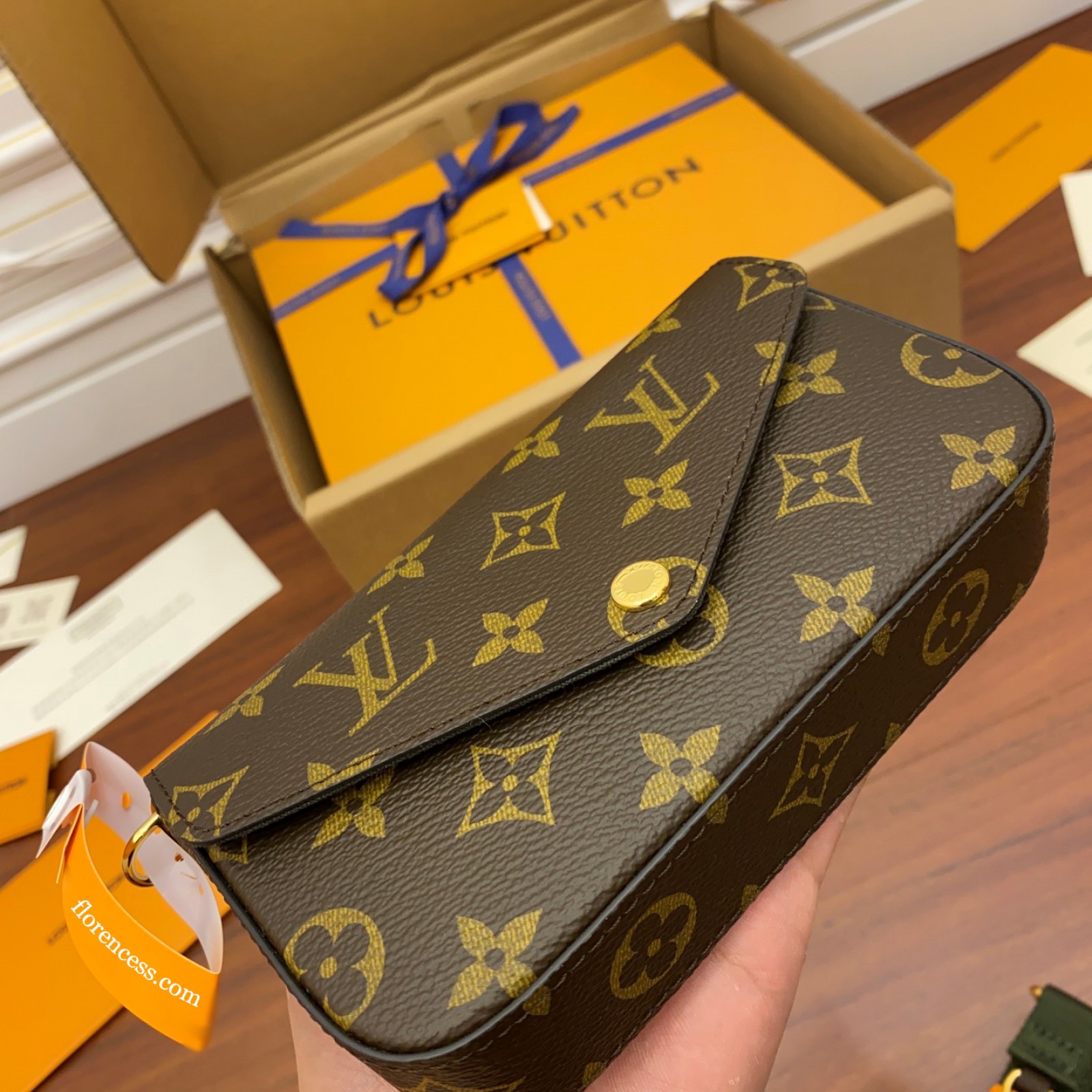 LV Félicie Strap & Go