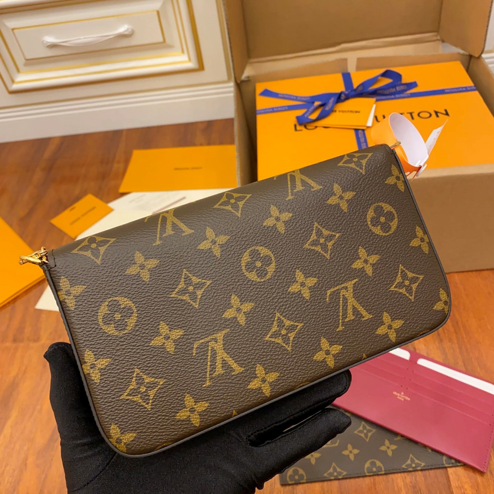 LV Félicie Pochette