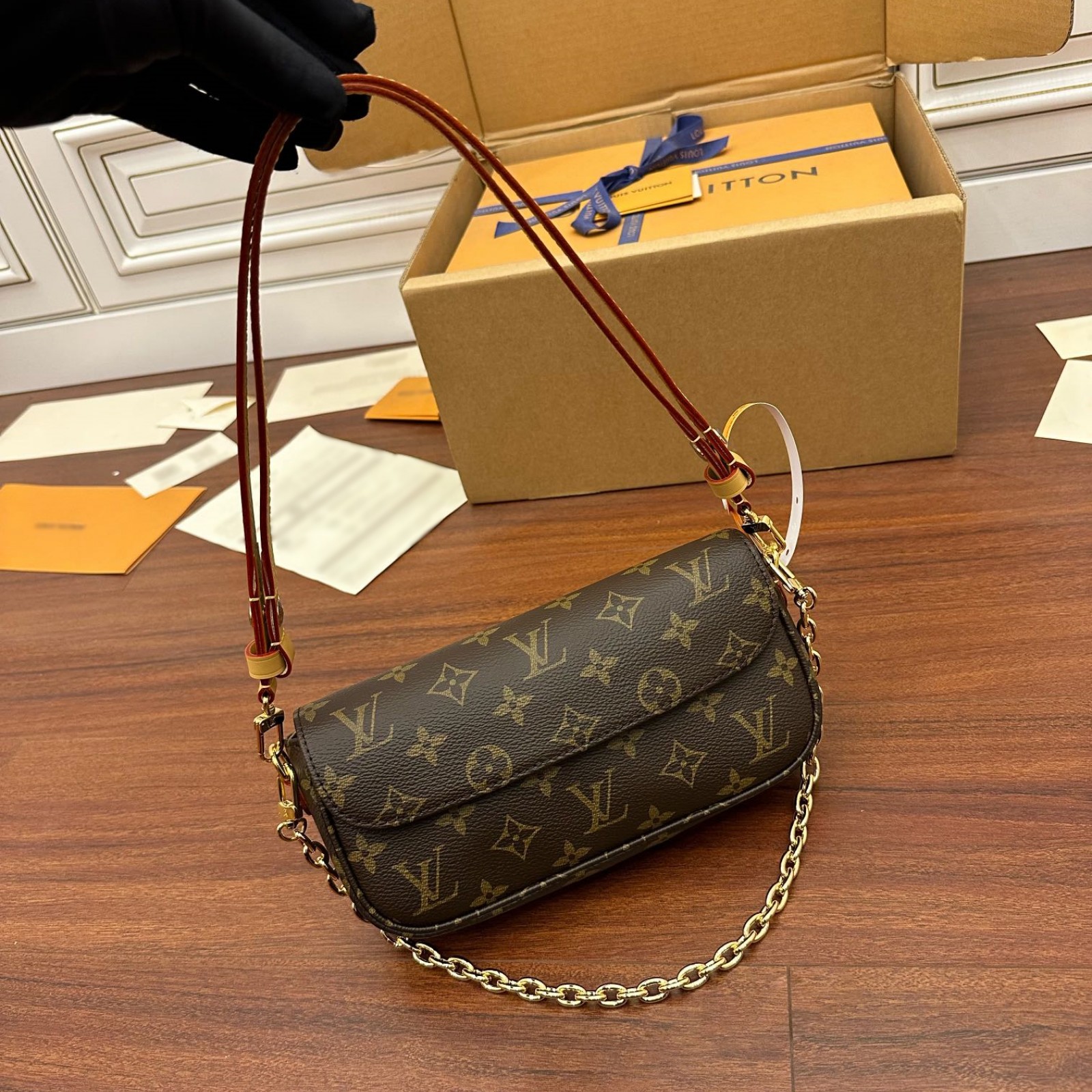 LV Wallet on Chain Ivy