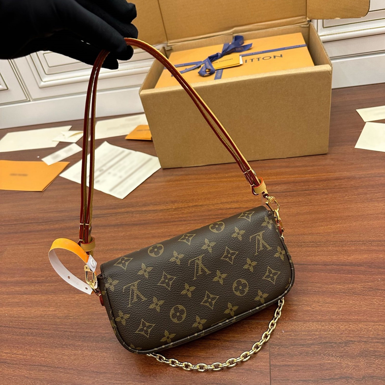 LV Wallet on Chain Ivy