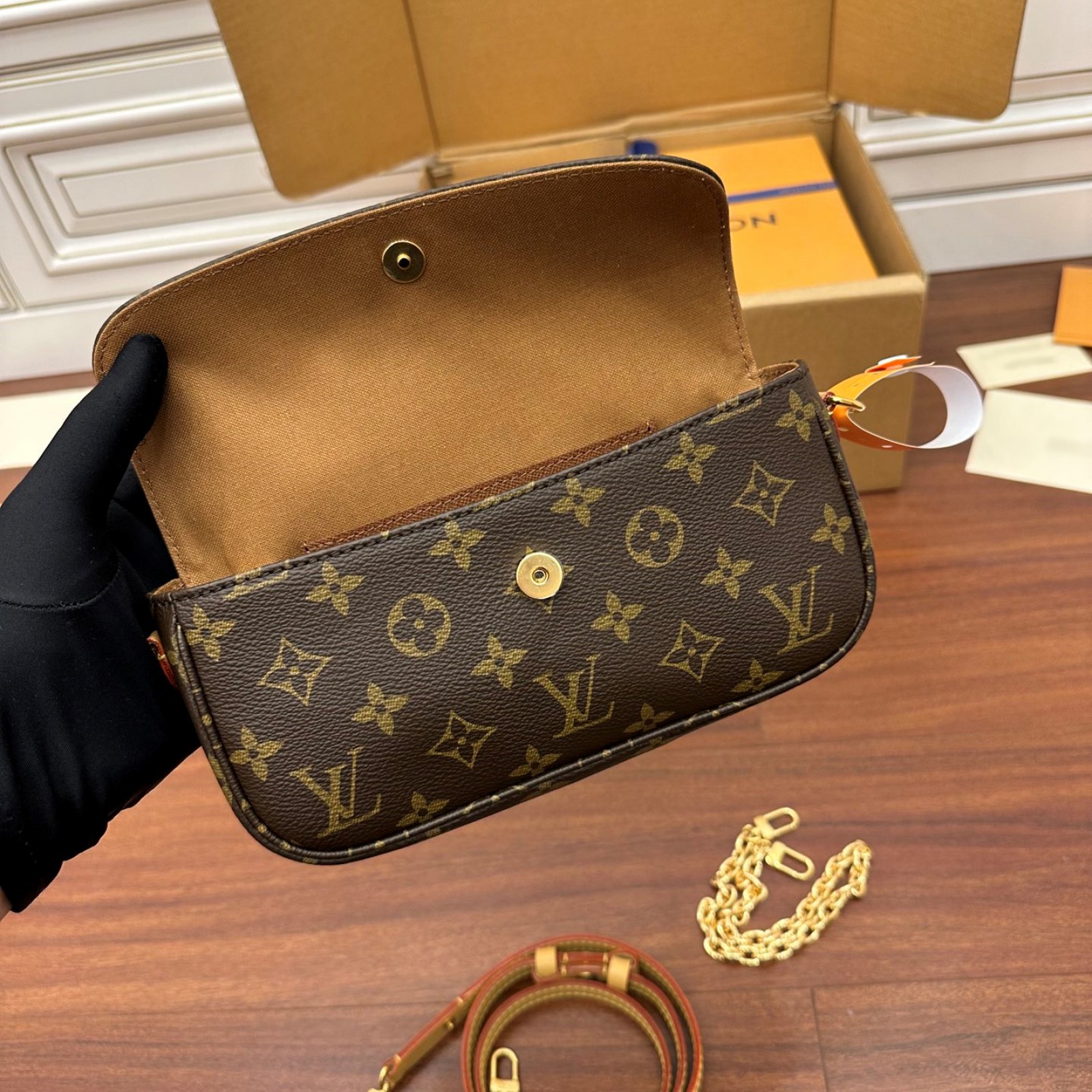 LV Wallet on Chain Ivy